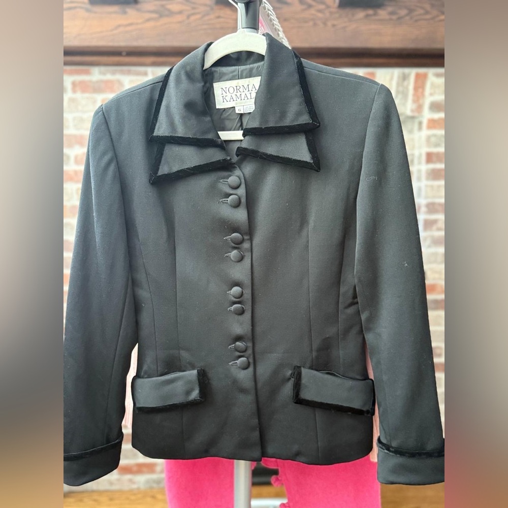 Norma Kamali Elegant Black Velvet-Trim Blazer